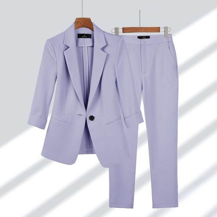 Elegantes Damen-Büroset mit Blazer und Hose, stilvoller Zweiteiler in schlanker Passform, ideal für Business-Anlässe.