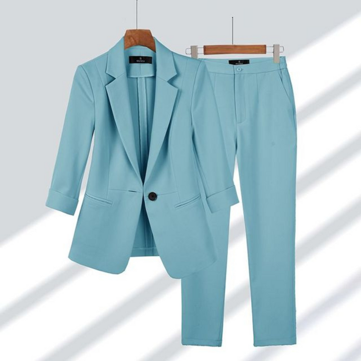 Elegantes Damen-Büroset mit Blazer und Hose, stilvoller Zweiteiler in schlanker Passform, ideal für Business-Anlässe.