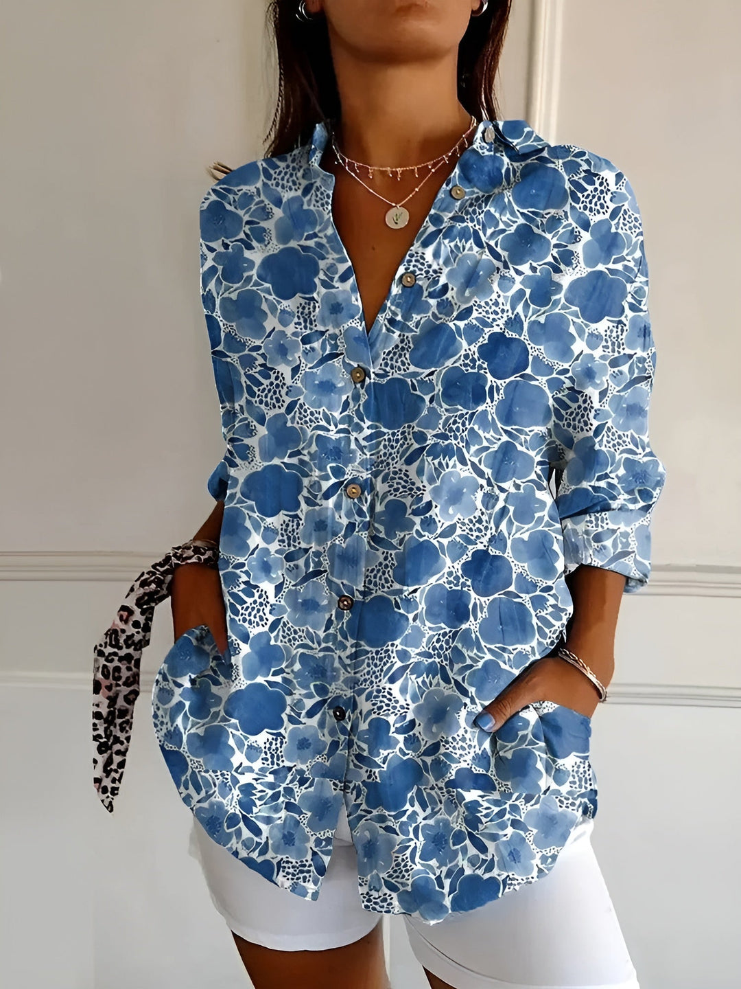 Elegantes Damen Button-Down-Hemd, leicht, atmungsaktiv, figurbetont, für einen stilvollen und komfortablen Look.