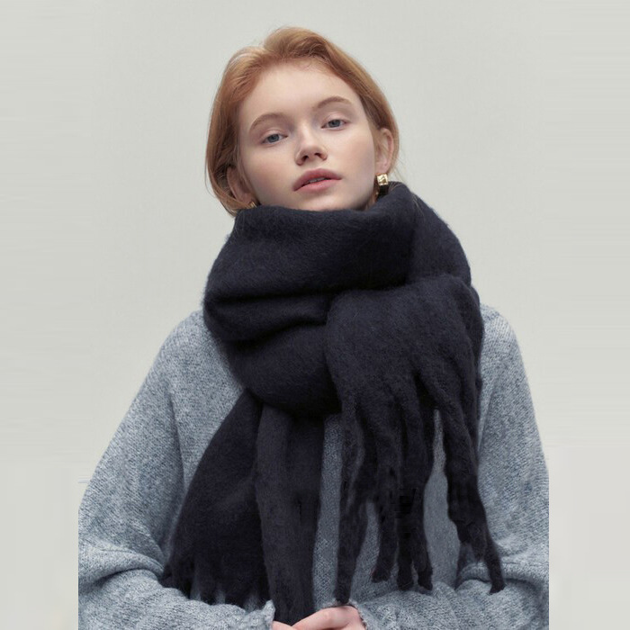 Elegantes Damen Halstuch mit Quasten aus weichem Stoff, vielseitig und wärmend, in Braun-Grau-Schwarz-Weiß erhältlich.