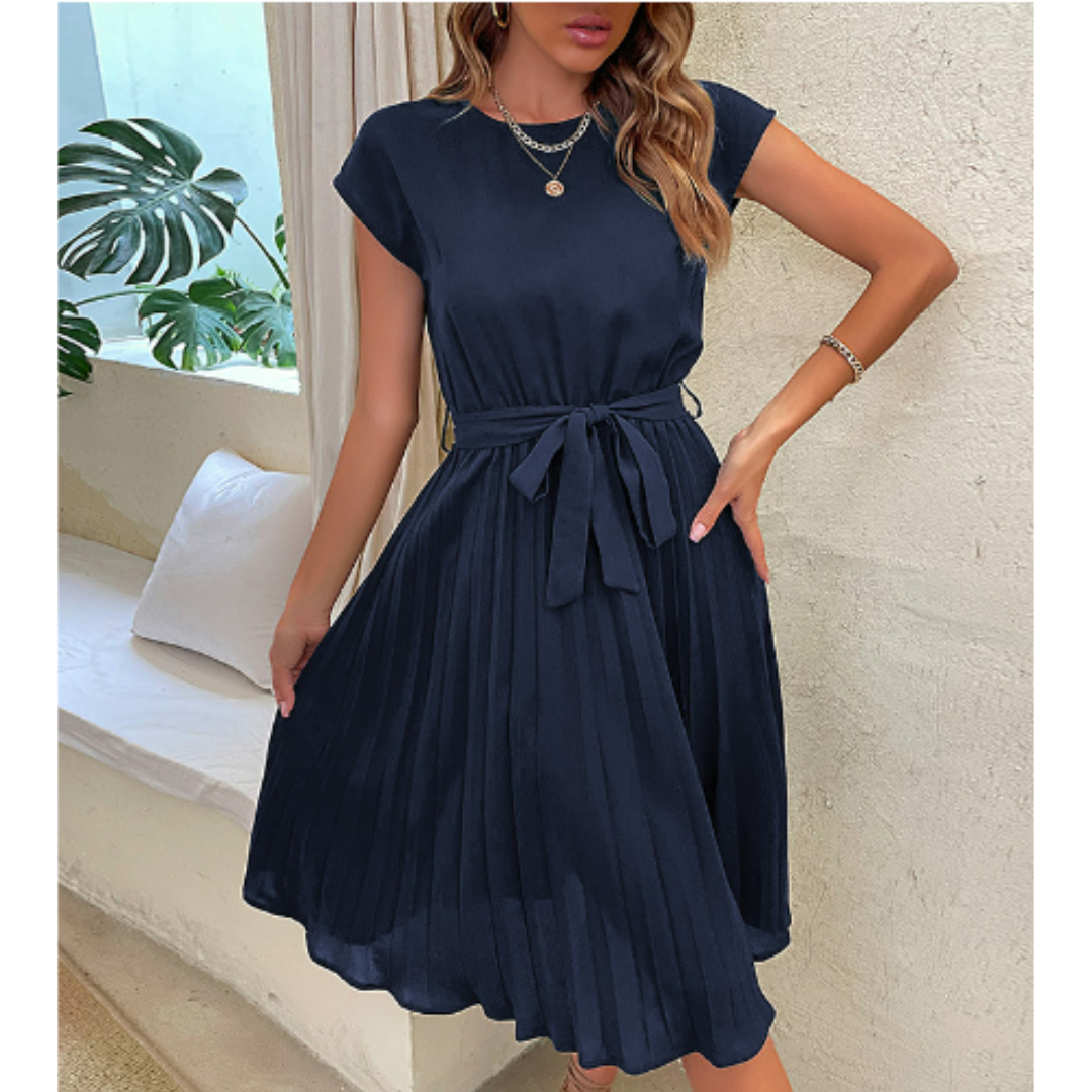 "Elegantes Damen Maxikleid mit fließendem Stoff, modernem Schnitt, ideal für Sommeranlässe, femininer Charme"