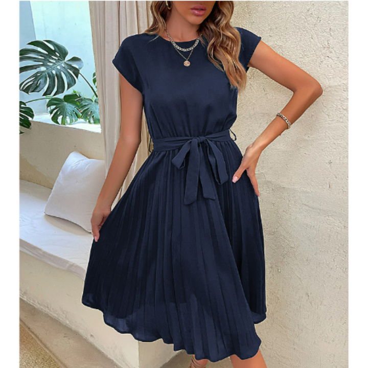 "Elegantes Damen Maxikleid mit fließendem Stoff, modernem Schnitt, ideal für Sommeranlässe, femininer Charme"