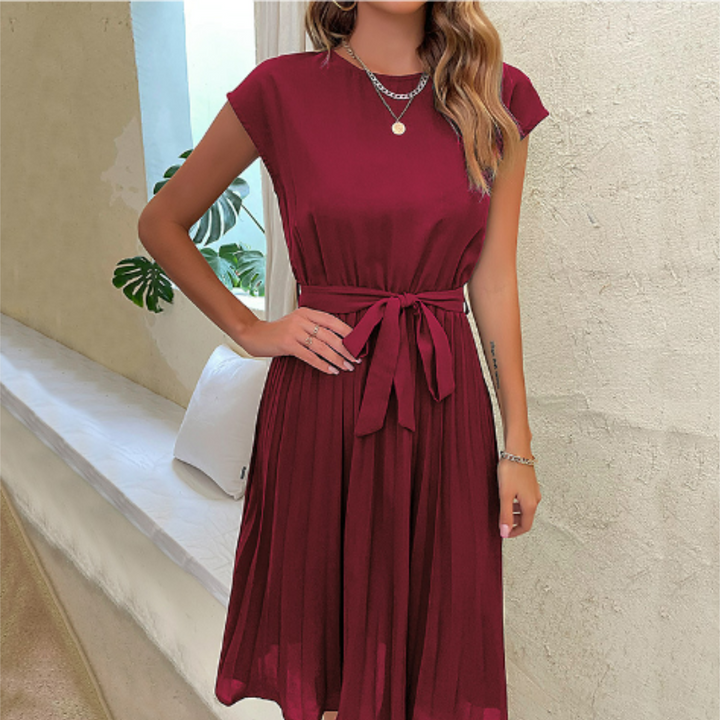 "Elegantes Damen Maxikleid mit fließendem Stoff, modernem Schnitt, ideal für Sommeranlässe, femininer Charme"