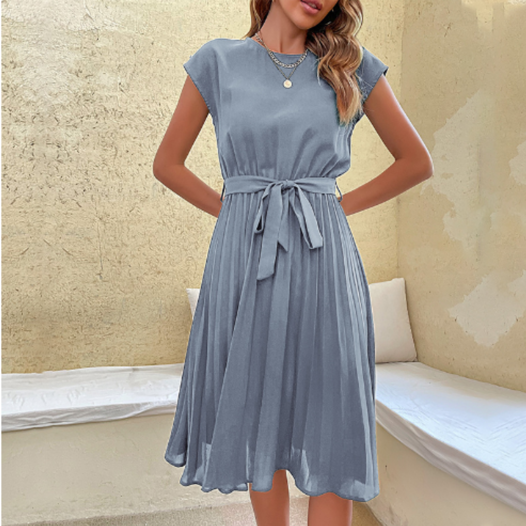 "Elegantes Damen Maxikleid mit fließendem Stoff, modernem Schnitt, ideal für Sommeranlässe, femininer Charme"