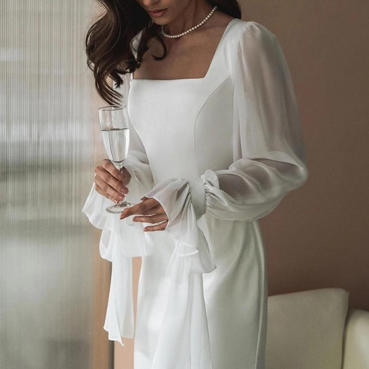 "Elegantes Damen-Maxikleid mit langen Ärmeln, bodenlang, figurbetont und mit ausgestellten Ärmeln, ideal für Hochzeiten."