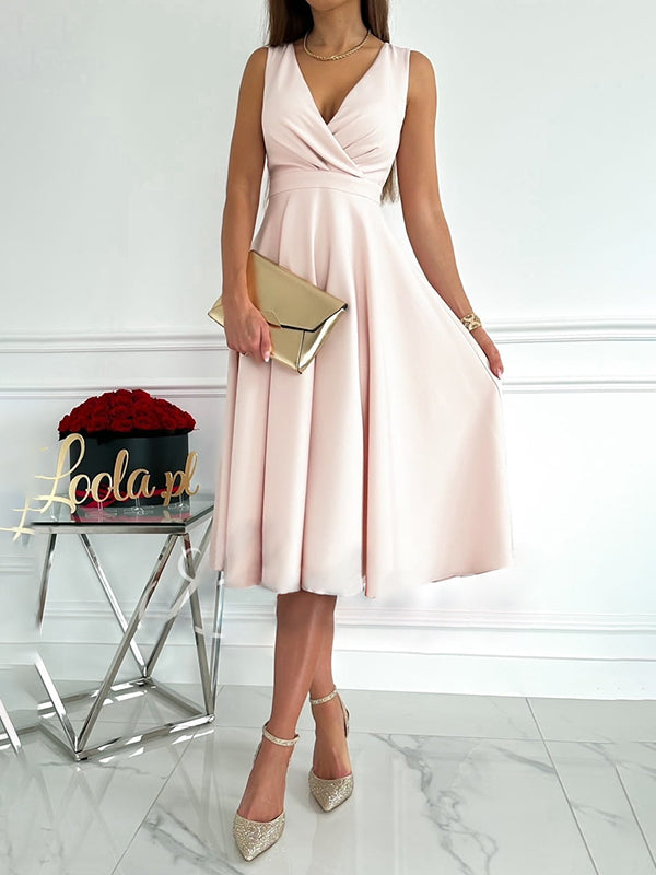 Elegantes Damen-Midi-Kleid mit V-Ausschnitt in Rot, ärmellos und fließend, ideal für Cocktailpartys und festliche Anlässe.