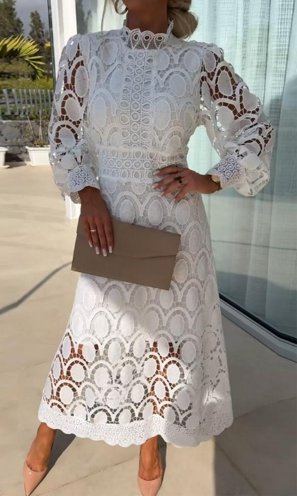 Elegantes Damen-Midi-Rollkragenkleid aus Spitze, figurbetont mit exquisiten Details, ideal für besondere Anlässe.