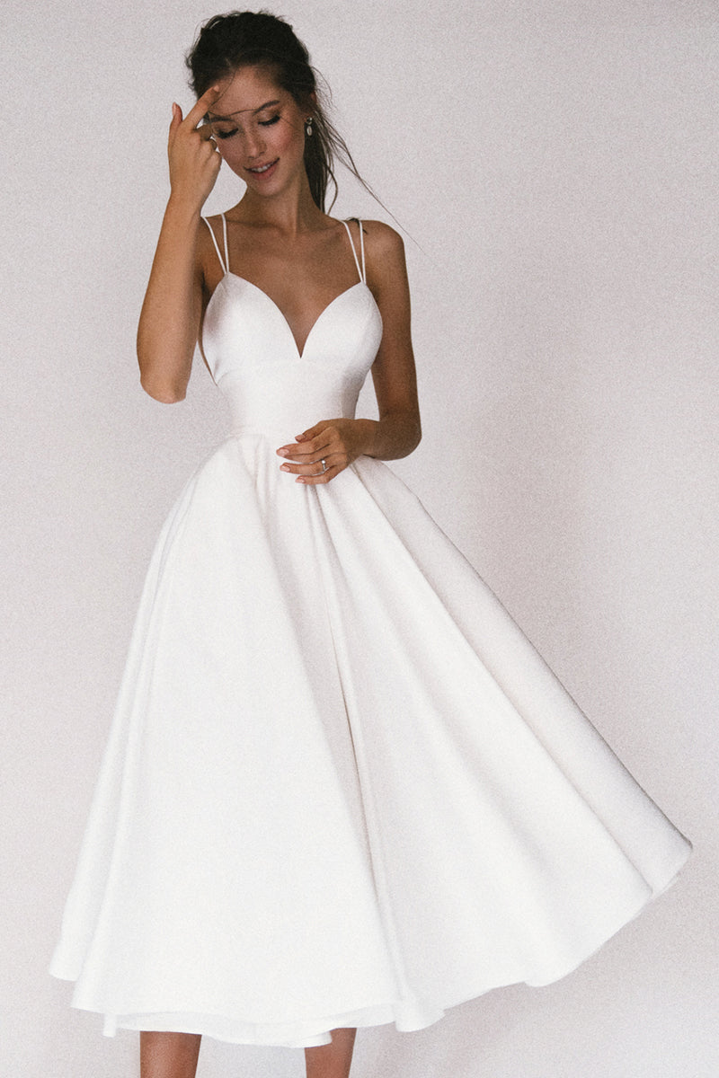 Elegantes Damen Partykleid mit V-Ausschnitt, Midi-Länge, in klassischem Design für Hochzeiten und formelle Anlässe.