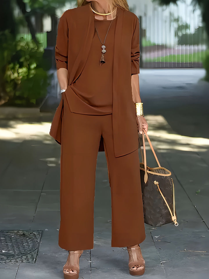 Elegantes Damen-Set aus Strickjacke, Trägertop und Hosen, vielseitig kombinierbar und ideal für Freizeit und Büro.