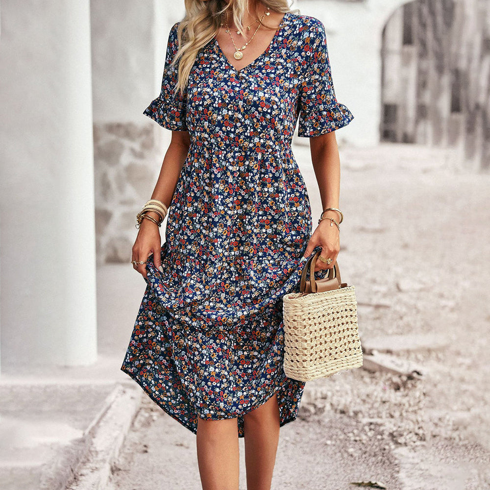 "Elegantes Damen Sommerkleid mit floralem Design in Apricot, Mini-Länge, ideal für stilvolle Sommertage."