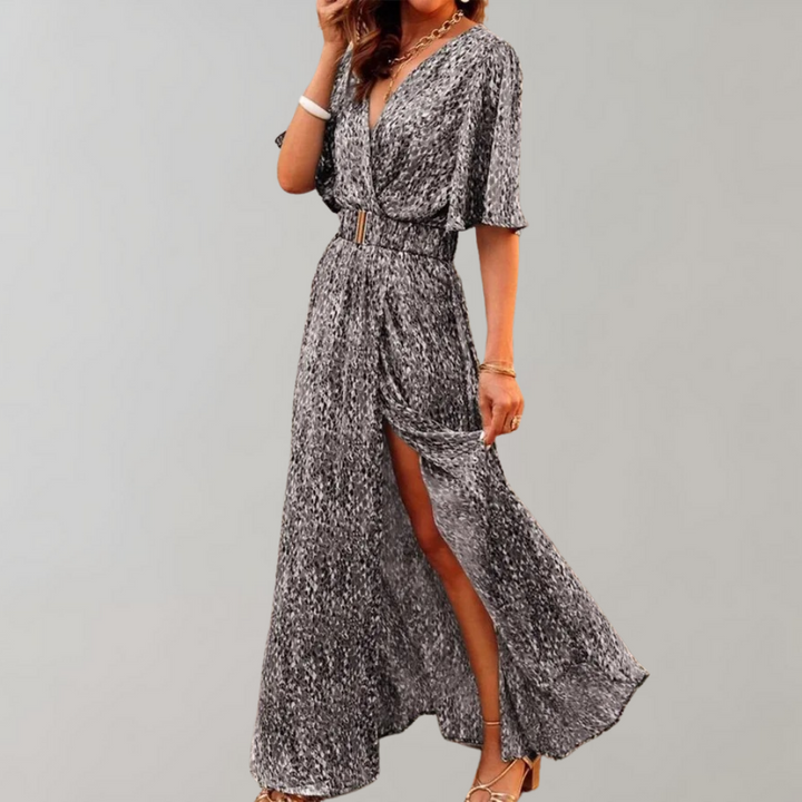 "Elegantes Damen-Sommerkleid mit Wickelausschnitt, fließende Silhouette in Grün für stilvolle Sommertage."