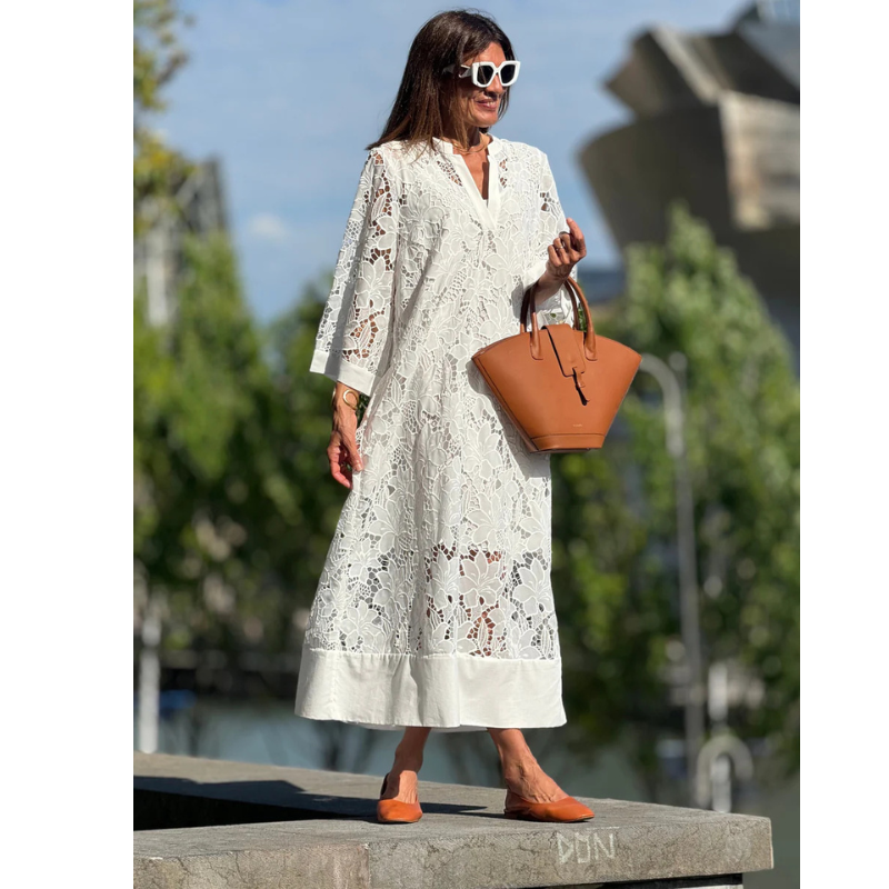 Elegantes Damen Spitzenkleid mit 3/4 Ärmeln, A-Linie, zarte Spitzenmuster, ideal für Hochzeiten und formelle Anlässe.