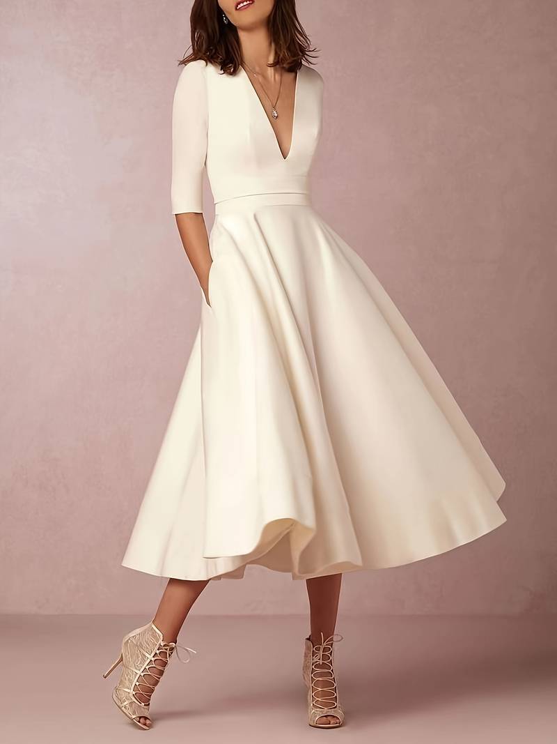 Elegantes Damen V-Ausschnitt Kleid in sanft fließendem Stoff, ideal für stilvolle Anlässe und sommerliche Gartenpartys.