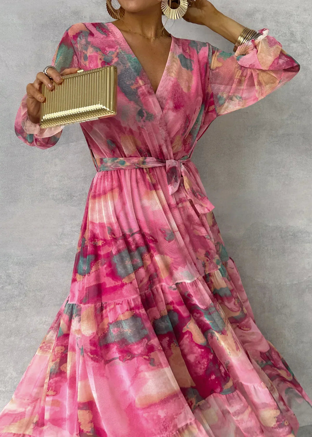 "Elegantes Damen Wickelkleid mit lebendigem Blumenmuster und langen Ärmeln, Maxi-Länge, perfekt für besondere Anlässe."