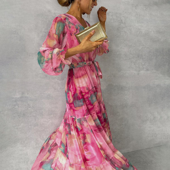 "Elegantes Damen Wickelkleid mit lebendigem Blumenmuster und langen Ärmeln, Maxi-Länge, perfekt für besondere Anlässe."