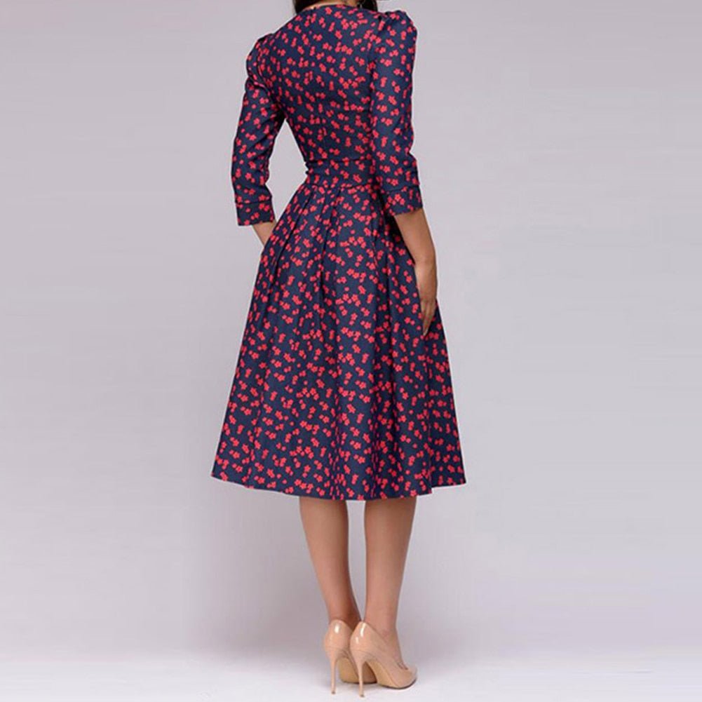 Elegantes Damenkleid aus Seide in Marineblau, mittellang, figurbetont, stilvoll für besondere Anlässe. Verfügbar in allen Grö