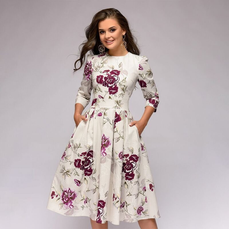 Elegantes Damenkleid aus Seide in Marineblau, mittellang, figurbetont, stilvoll für besondere Anlässe. Verfügbar in allen Grö