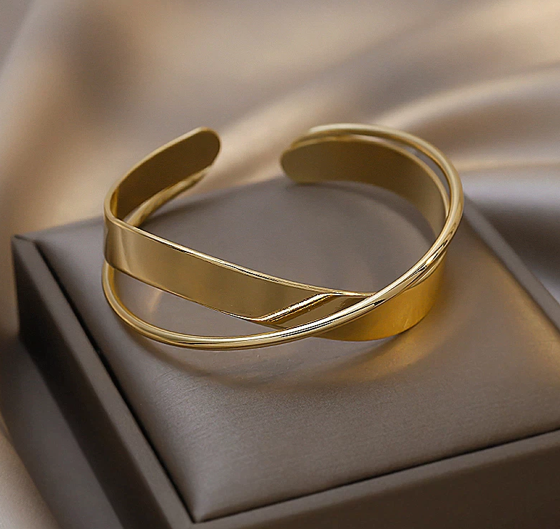 Elegantes europäisches Armband aus 18K Gold und 925 Silber, luxuriöses Schmuckstück mit klassischem Design und exquisiter Han