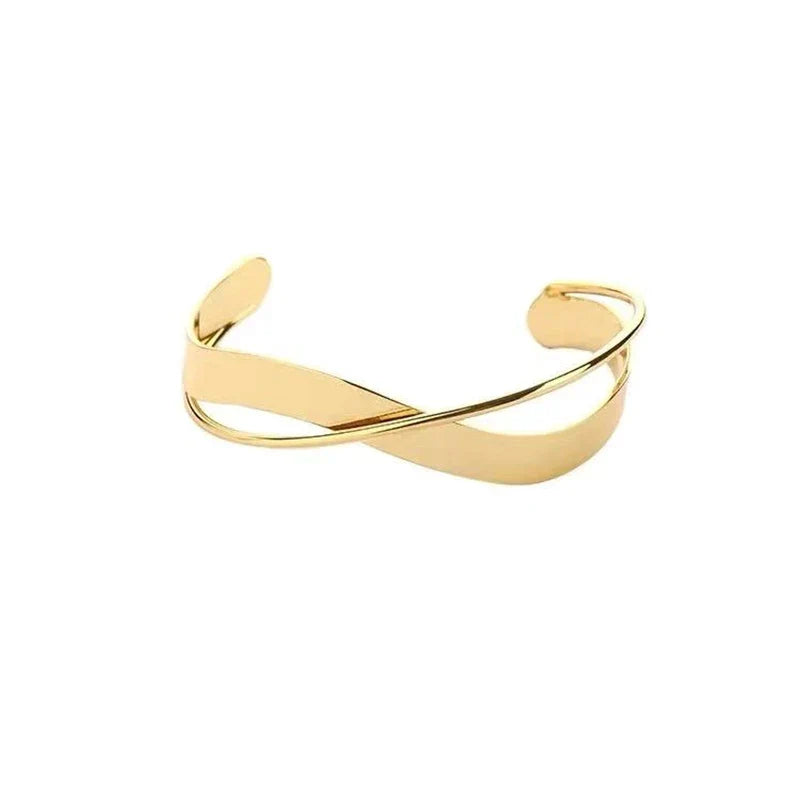 Elegantes europäisches Armband aus 18K Gold und 925 Silber, luxuriöses Schmuckstück mit klassischem Design und exquisiter Han
