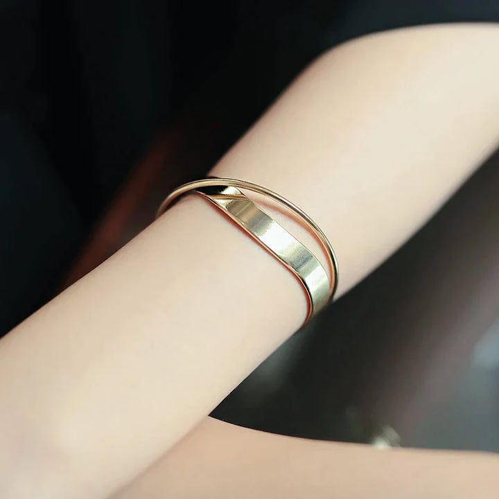 Elegantes europäisches Armband aus 18K Gold und 925 Silber, luxuriöses Schmuckstück mit klassischem Design und exquisiter Han
