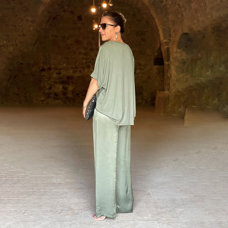 "Elegantes Fiorea Damen Set: Zweiteiliges Outfit in hellem Pastell, ideal für Frühling und Sommer, Vorderansicht."