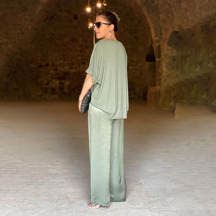 "Elegantes Fiorea Damen Set: Zweiteiliges Outfit in hellem Pastell, ideal für Frühling und Sommer, Vorderansicht."