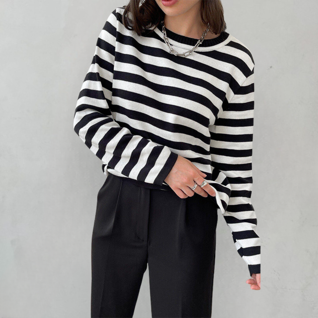 "Elegantes gestreiftes Damen-T-Shirt, leicht, Rundhals, zarte Streifen, ideal für Sommer, stilvoller Freizeitlook"