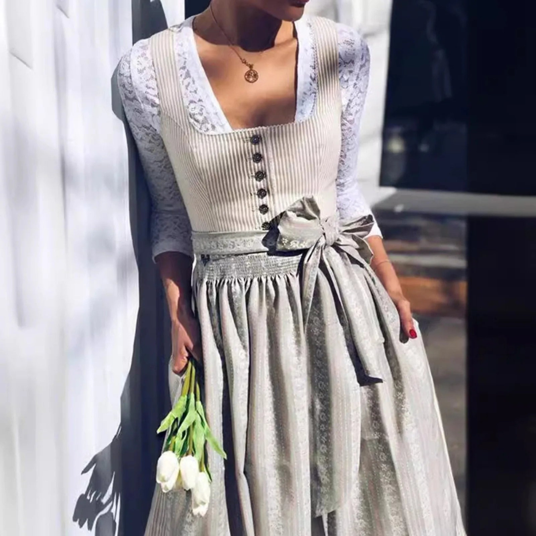 "Elegantes graues Damen-Dirndl mit abnehmbarer Schürze und eckigem Halsausschnitt für Oktoberfest-Events"
