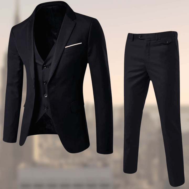 Elegantes Herren Anzug-Set mit Sakko, Weste und Hose, in klassischen Farben wie Schwarz und Marineblau. Ideal für Anlässe.
