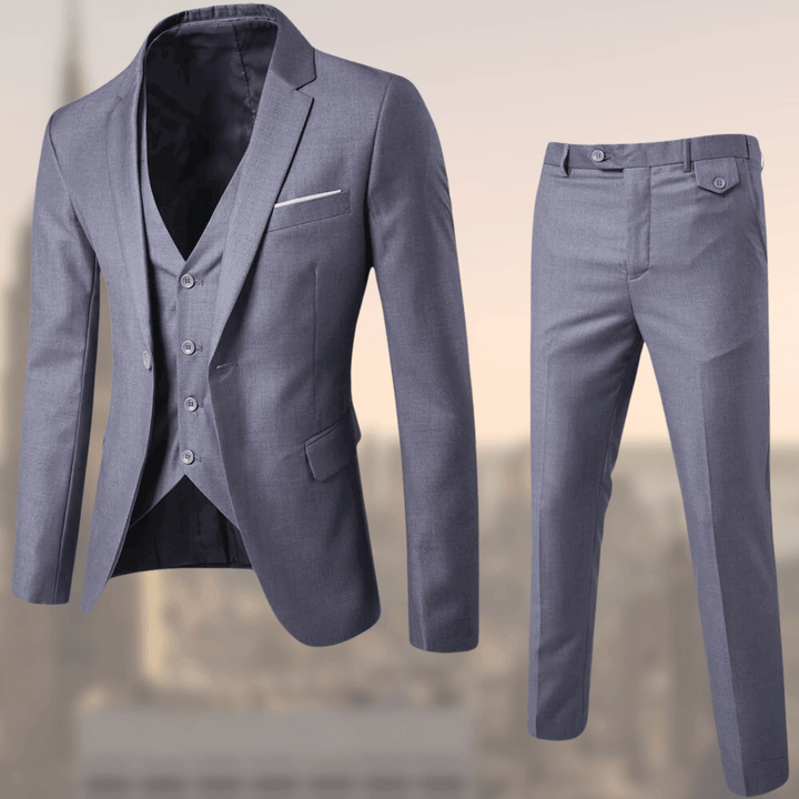 Elegantes Herren Anzug-Set mit Sakko, Weste und Hose, in klassischen Farben wie Schwarz und Marineblau. Ideal für Anlässe.