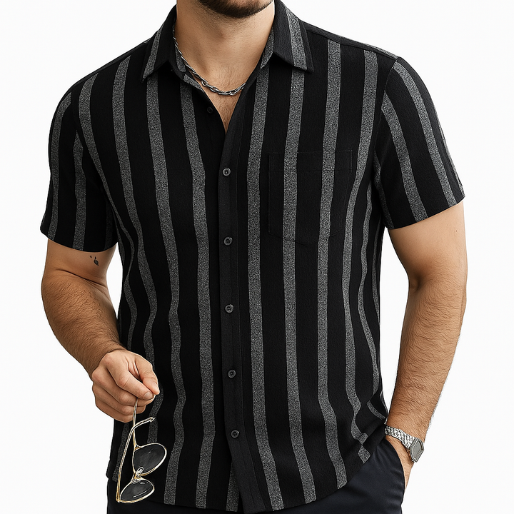 Elegantes Herren Leinenhemd mit klassischem Streifenmuster, atmungsaktiv, modern geschnitten, für sommerlichen Stil.