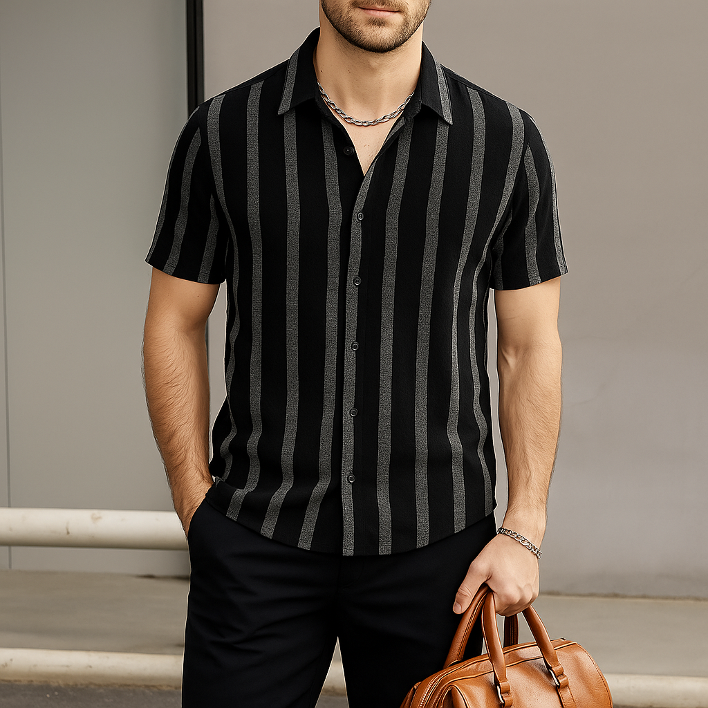 Elegantes Herren Leinenhemd mit klassischem Streifenmuster, atmungsaktiv, modern geschnitten, für sommerlichen Stil.