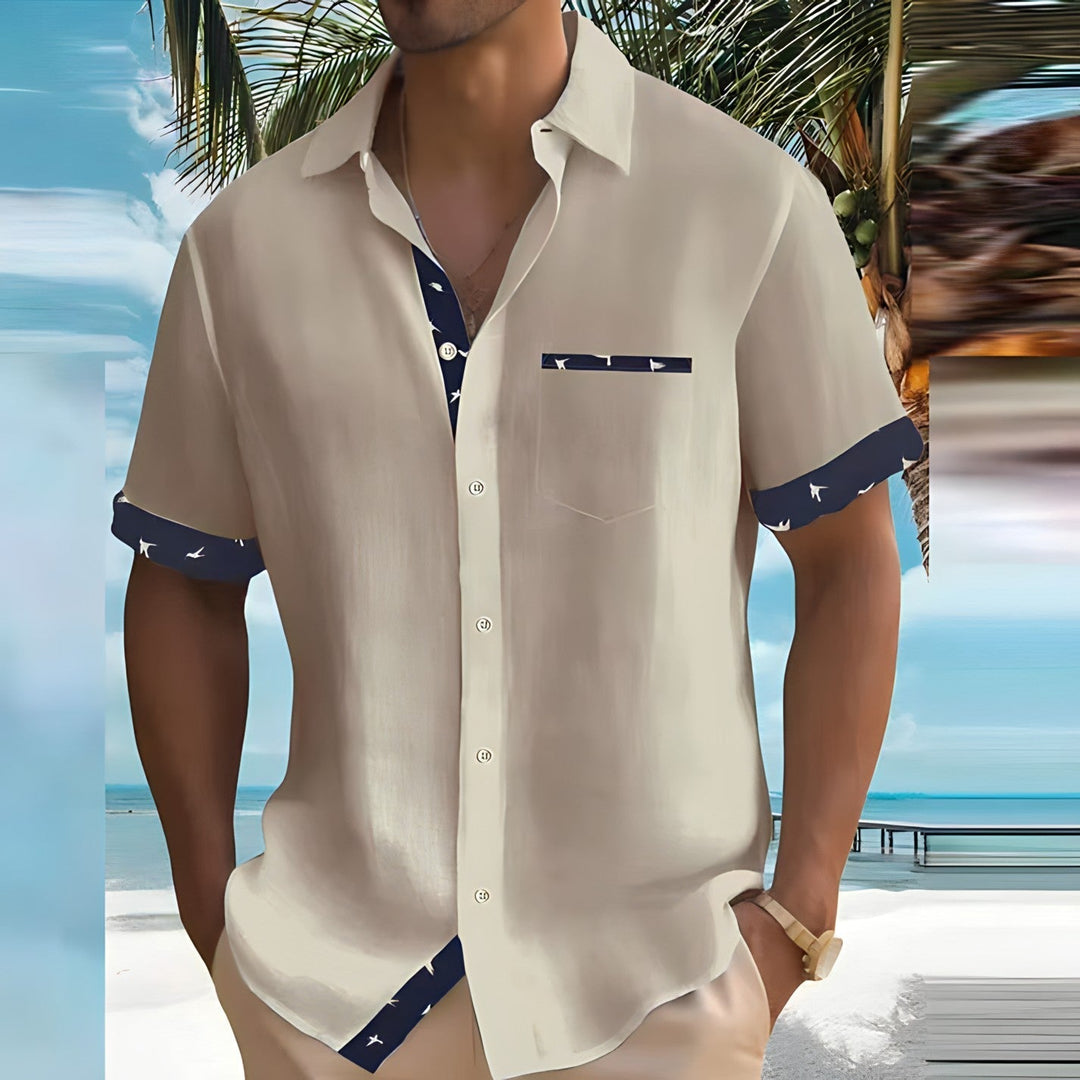 Elegantes Herren Sommerhemd mit kurzen Ärmeln, leichtem Gewebe, Knopfleiste und stilvollem Vogel-Print-Design.