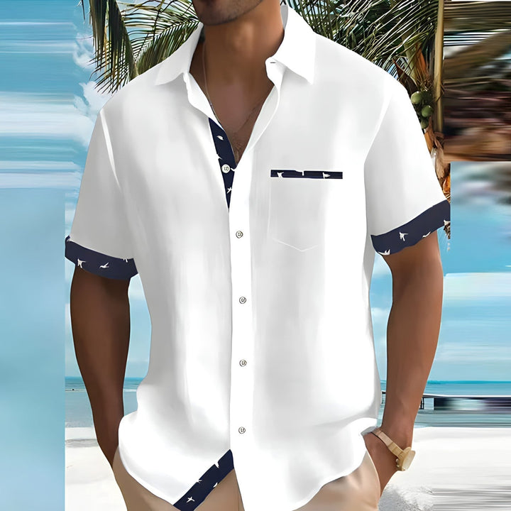 Elegantes Herren Sommerhemd mit kurzen Ärmeln, leichtem Gewebe, Knopfleiste und stilvollem Vogel-Print-Design.