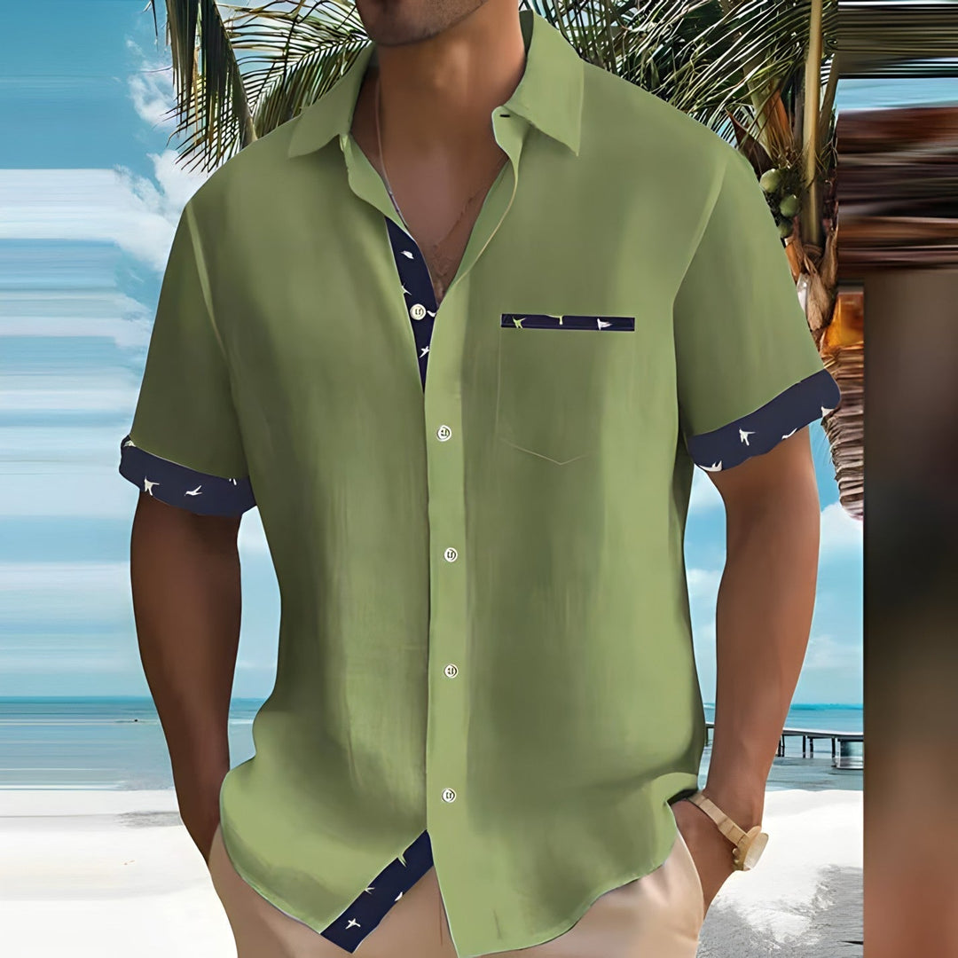 Elegantes Herren Sommerhemd mit kurzen Ärmeln, leichtem Gewebe, Knopfleiste und stilvollem Vogel-Print-Design.