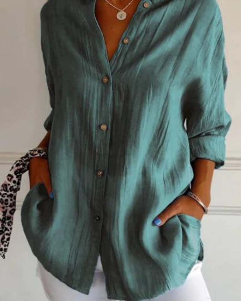 "Elegantes Herrenhemd in modernem Schnitt, atmungsaktiv und bequem, erhältlich in verschiedenen Farben."