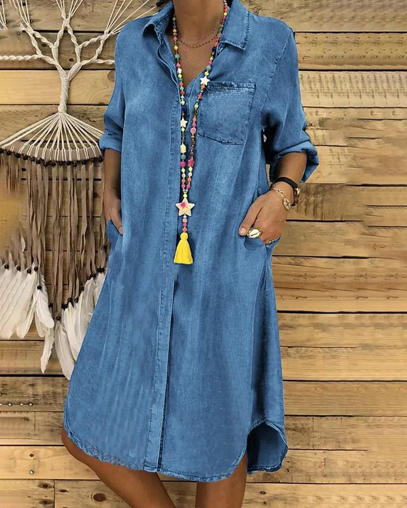 "Elegantes Jeans Midi-Kleid Damen mit umgeschlagenen Ärmeln und Brusttasche, schmeichelhafte Passform, vielseitiges Design"