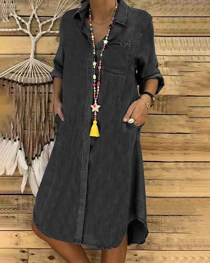 "Elegantes Jeans Midi-Kleid Damen mit umgeschlagenen Ärmeln und Brusttasche, schmeichelhafte Passform, vielseitiges Design"