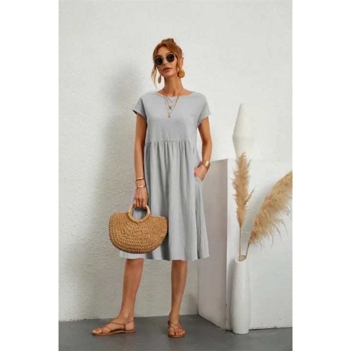 "Elegantes kurzärmeliges Sommerkleid in Midi-Länge für Damen, betont die Silhouette, ideal für formelle Anlässe und Freizeit.