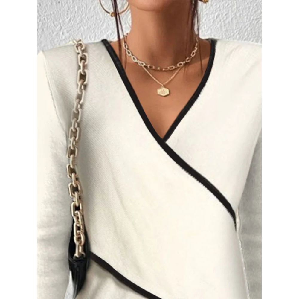 "Elegantes langärmliges Damen V-Ausschnitt-Top in Beige, vielseitig für Alltag oder Anlass, betont Figur mit schickem Design.