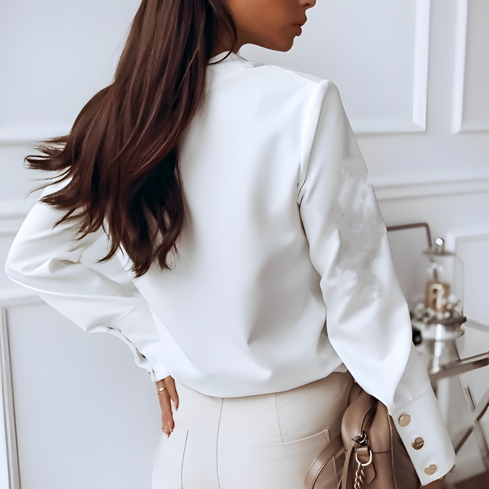 Elegantes langärmliges Damenhemd in Button-Down-Design, vielseitig für Business und Freizeit, aus hochwertigen Materialien.