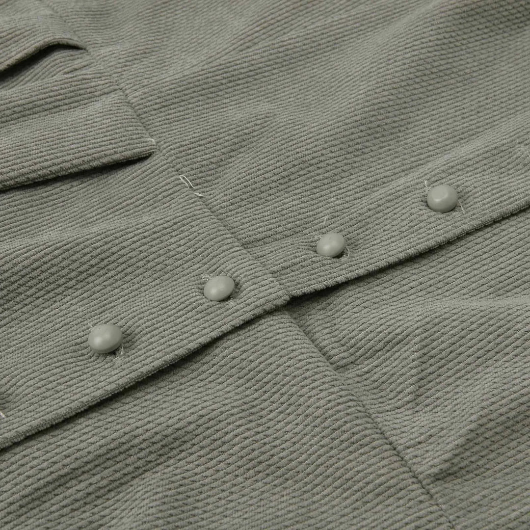 "Elegantes langärmliges Dirndlkleid für Damen, Midi-Länge, mit aufwändiger Stickerei und Schleifenakzent in traditionellem De
