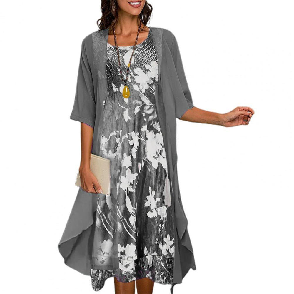 Elegantes, leichtes Sommerkleid mit raffiniertem Print und fließendem Schnitt für heiße Tage und ungezwungene Anlässe.