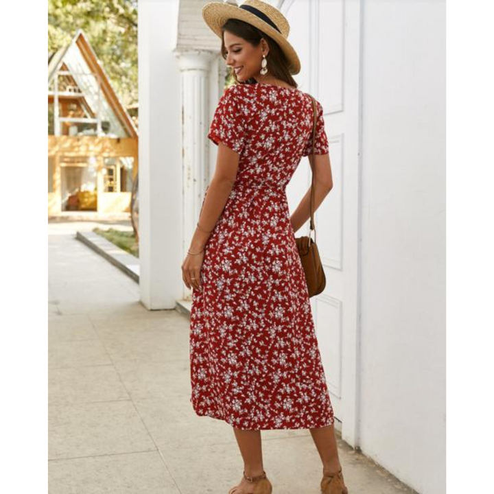 "Elegantes, luftiges Damen Sommerkleid in Rot, perfekt für warme Tage, vielseitig kombinierbar mit schlichten Accessoires."