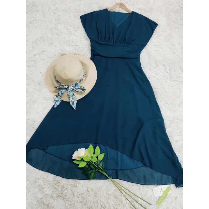 "Elegantes marineblaues Damen-Midi-Kleid mit V-Ausschnitt und fließendem Rock, perfekt für besondere Anlässe."