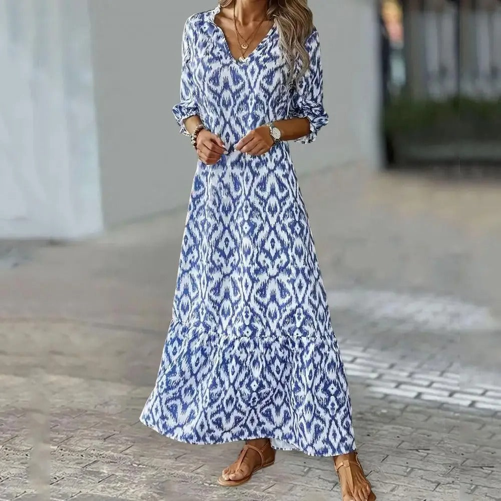 Elegantes Maxikleid für Damen, Sommerstil, aus leichtem, atmungsaktivem Stoff, fließende Silhouette, sanfte Farben.