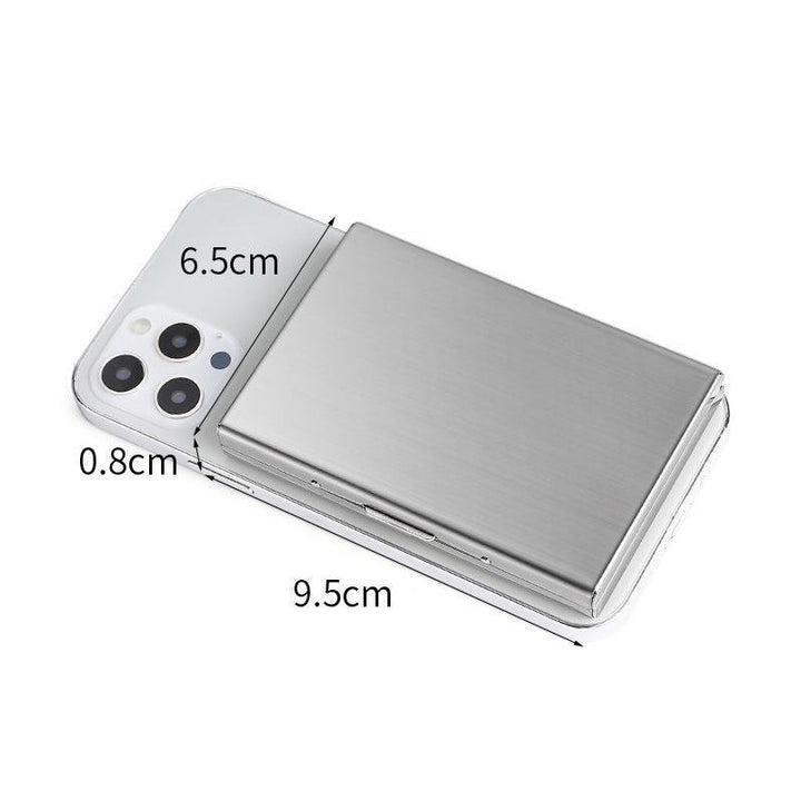 "Elegantes RFID-Schutzkartenetui aus Metall, minimalistisch, in Gold, bietet Diebstahlschutz und Platz für 6 Karten."
