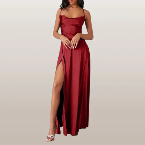 Elegantes rosa Maxikleid mit hohem Schlitz und Wasserfallausschnitt, ideal für besondere Anlässe und elegante Events.