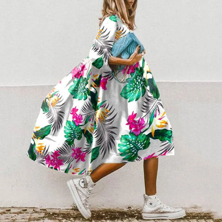 "Elegantes Sommerkleid mit Blumenmuster, luftiger Stoff, bequeme Passform, ideal für stilvolle, unbeschwerte Sommertage."