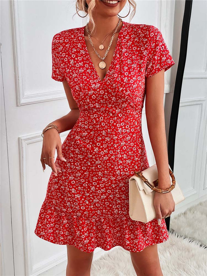 Elegantes Sommerkleid mit floralem Design, weicher Baumwolle, zartem Blumenmuster und femininer Note für Damen.